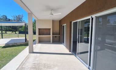 CASA EN VENTA EN BARRIO PRIVADO ALTOS DE ZORRAQUIN