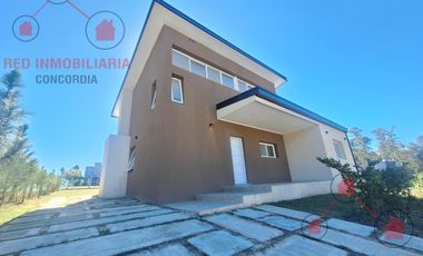 CASA EN VENTA EN BARRIO PRIVADO ALTOS DE ZORRAQUIN