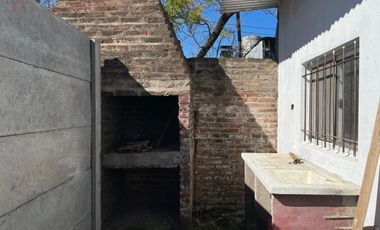 Casa en alquiler en Lujan Barrio San Bernardo, con patio