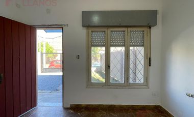 Casa en alquiler en Lujan Barrio San Bernardo, con patio