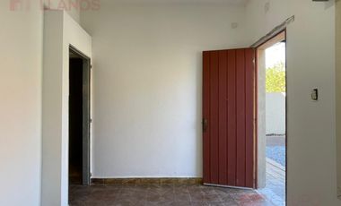 Casa en alquiler en Lujan Barrio San Bernardo, con patio