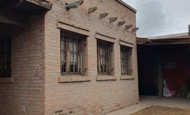VENTA Casa 4 dormitorios. Calle Agüero. JK