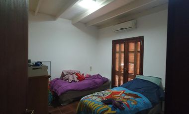 VENTA Casa 4 dormitorios. Calle Agüero. JK