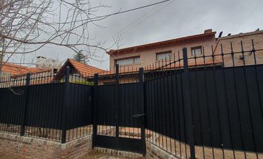 VENTA Casa 4 dormitorios. Calle Agüero. JK