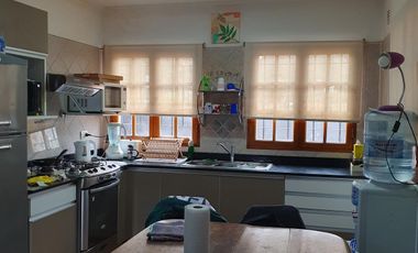 VENTA Casa 4 dormitorios. Calle Agüero. JK