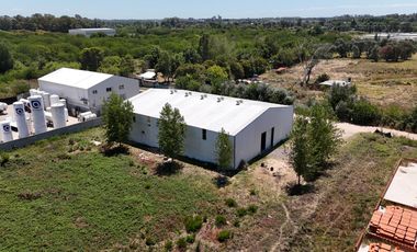 Depósito de 1000 m2 sobre 5.500 de lote