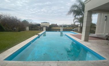Casa en alquiler temporario, 3 dormitorios en Benavidez, con parrilla