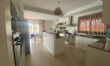 Casa en alquiler temporario, 3 dormitorios en Benavidez, con parrilla