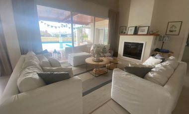 Casa en alquiler temporario, 3 dormitorios en Benavidez, con parrilla