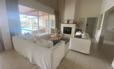 Casa en alquiler temporario, 3 dormitorios en Benavidez, con parrilla