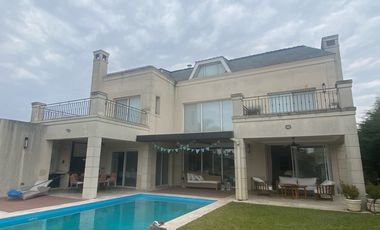 Casa en alquiler temporario, 3 dormitorios en Benavidez, con parrilla