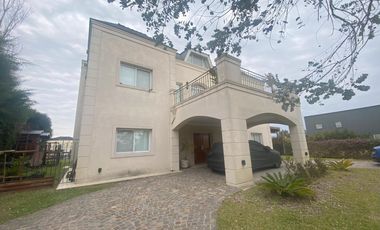 Casa en alquiler temporario, 3 dormitorios en Benavidez, con parrilla