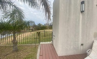 Casa en alquiler temporario, 3 dormitorios en Benavidez, con parrilla