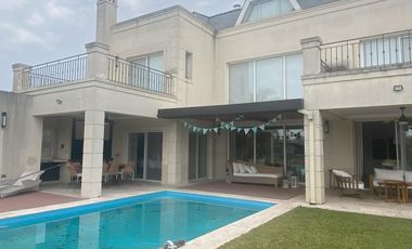 Casa en alquiler temporario, 3 dormitorios en Benavidez, con parrilla