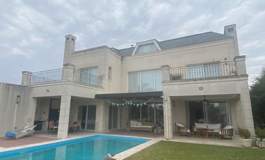 Casa en alquiler temporario, 3 dormitorios en Benavidez, con parrilla