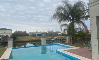 Casa en alquiler temporario, 3 dormitorios en Benavidez, con parrilla