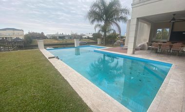 Casa en alquiler temporario, 3 dormitorios en Benavidez, con parrilla