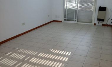 Alquiler monoambiente de 30 m2 aprox en CASEROS