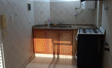 Alquiler monoambiente de 30 m2 aprox en CASEROS