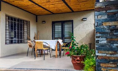 VENTA. Casa 3 dormitorios. Av. Puesta del Sol