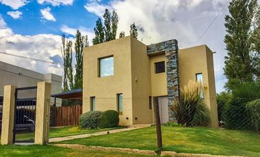 VENTA. Casa 3 dormitorios. Av. Puesta del Sol