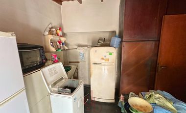 Casa en Venta sobre Avenida Espora. Oportunidad!