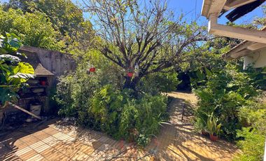 Casa en Venta sobre Avenida Espora. Oportunidad!