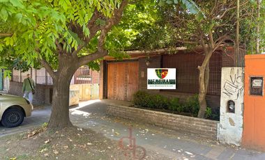 Casa en Venta sobre Avenida Espora. Oportunidad!