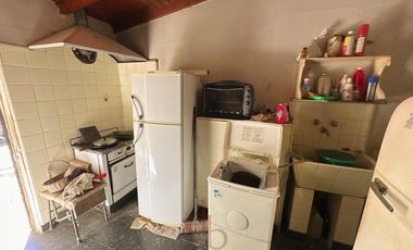 Casa en Venta sobre Avenida Espora. Oportunidad!