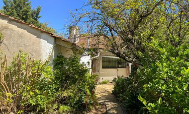 Casa en Venta sobre Avenida Espora. Oportunidad!