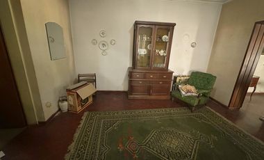 Casa en Venta sobre Avenida Espora. Oportunidad!