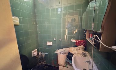Casa en Venta sobre Avenida Espora. Oportunidad!
