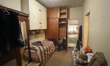 Casa en Venta sobre Avenida Espora. Oportunidad!