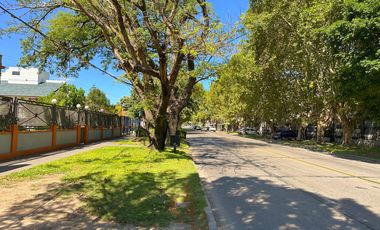 Casa en Venta sobre Avenida Espora. Oportunidad!