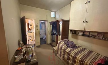 Casa en Venta sobre Avenida Espora. Oportunidad!