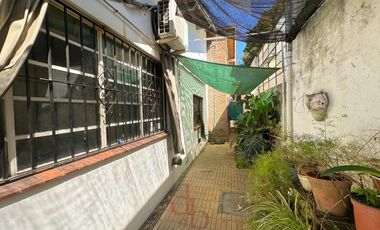 Casa en Venta sobre Avenida Espora. Oportunidad!