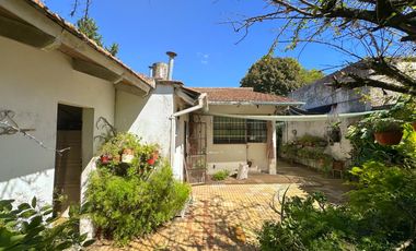 Casa en Venta sobre Avenida Espora. Oportunidad!