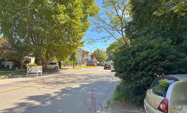 Casa en Venta sobre Avenida Espora. Oportunidad!