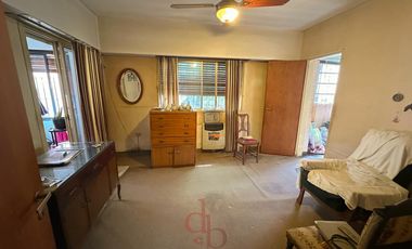 Casa en Venta sobre Avenida Espora. Oportunidad!
