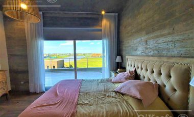 Casa en venta de Cuatro Dormitorios con Piscina en Pueblos del Plata - Magallanes