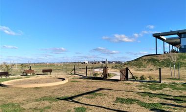 Casa en venta de Cuatro Dormitorios con Piscina en Pueblos del Plata - Magallanes