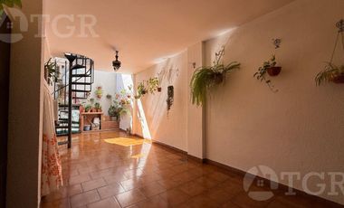 PH en venta de 5 ambienets con cochera en Ciudad Jardín