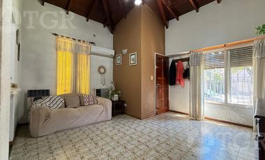 PH en venta de 5 ambienets con cochera en Ciudad Jardín