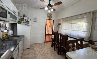 PH en venta de 5 ambienets con cochera en Ciudad Jardín