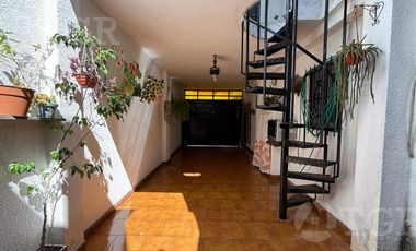 PH en venta de 5 ambienets con cochera en Ciudad Jardín