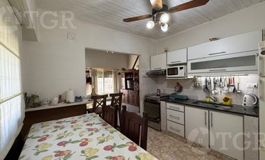 PH en venta de 5 ambienets con cochera en Ciudad Jardín