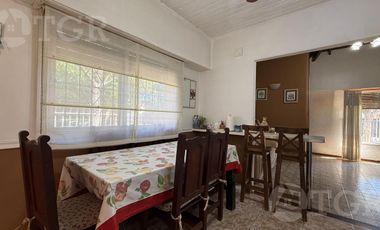 PH en venta de 5 ambienets con cochera en Ciudad Jardín