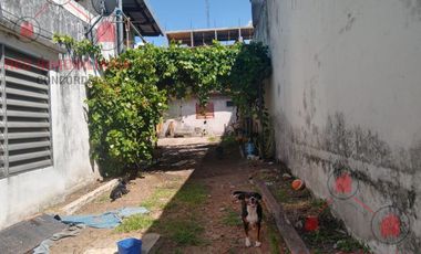Propiedad muy bien ubicada. Tiene una casa adelante y otra atrás. Ideal para dos viviendas o para inversión.