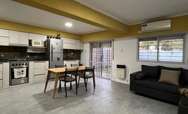 VENTA CASA EN ÁLVAREZ – 2 DORMITORIOS – JARDÍN CON PILETA
