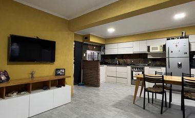 VENTA CASA EN ÁLVAREZ – 2 DORMITORIOS – JARDÍN CON PILETA